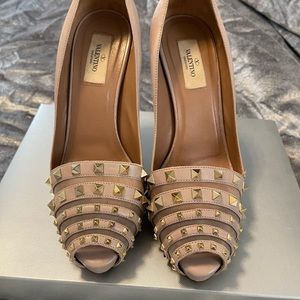 Valentino Rockstud Peep Toe pumps